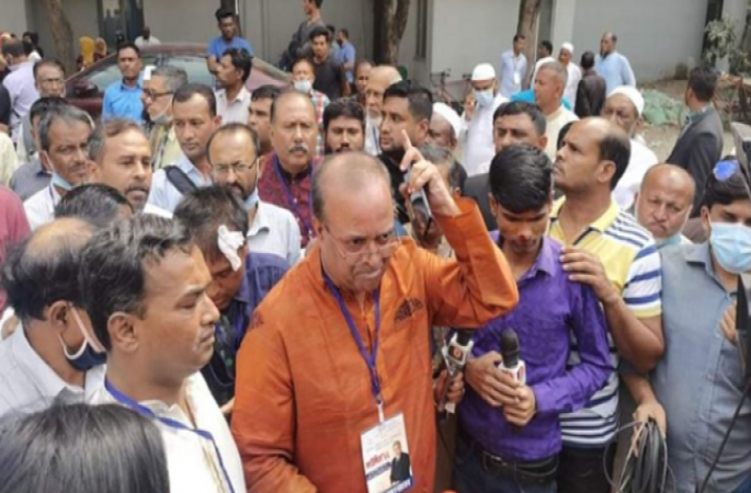 জাতীয় প্রেসক্লাবে গণফোরামে একাংশের নেতা মুকাব্বির খানের সভায় হামলা